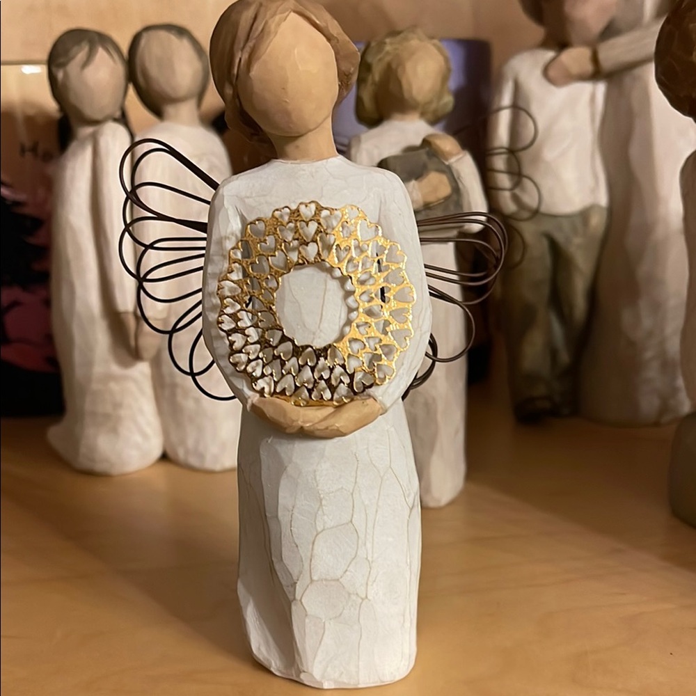 Rare Vintage Willow Tree Angel holding golden heart - Sweetheart 2014